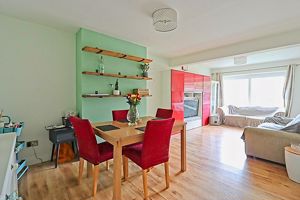 Living/diner- click for photo gallery